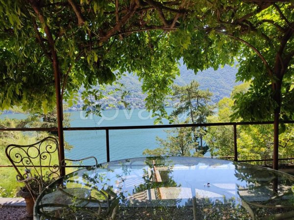 casa indipendente in vendita a Carate Urio