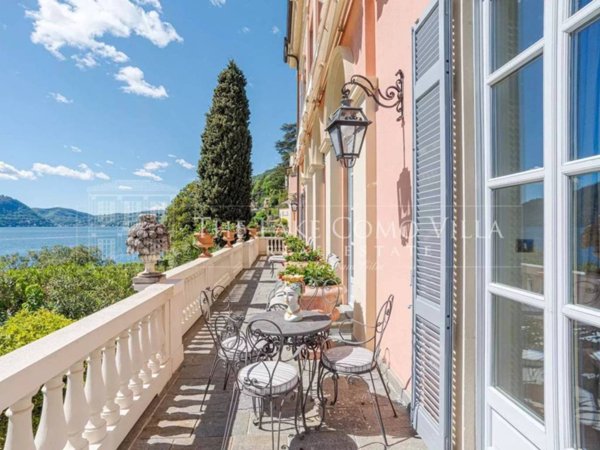 appartamento in vendita a Carate Urio