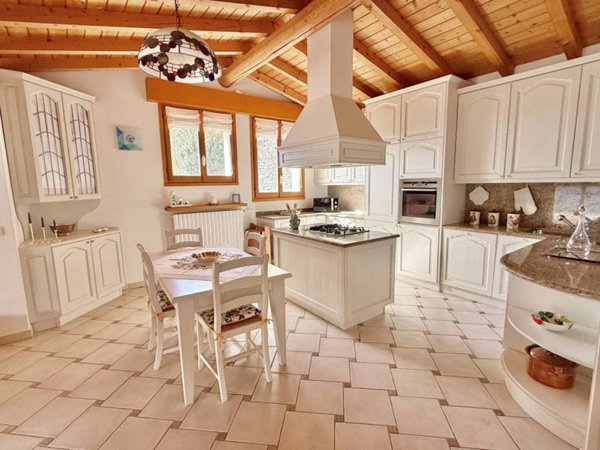 appartamento in vendita a Carate Urio