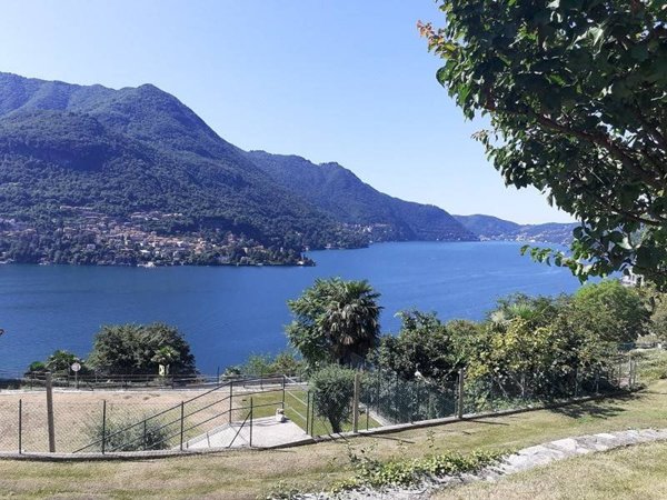 appartamento in vendita a Carate Urio