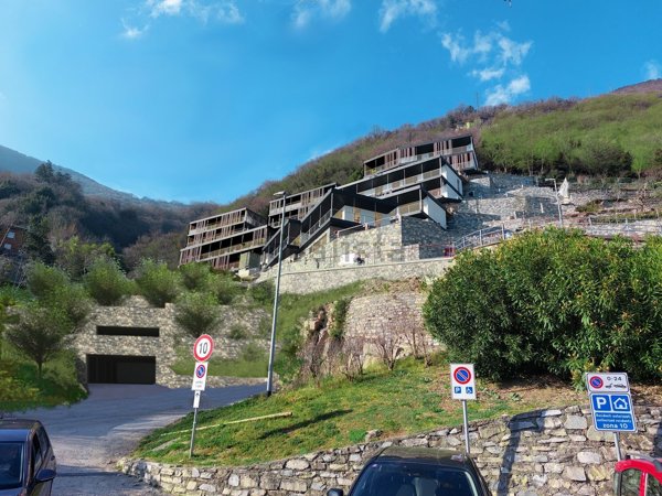 appartamento in vendita a Carate Urio