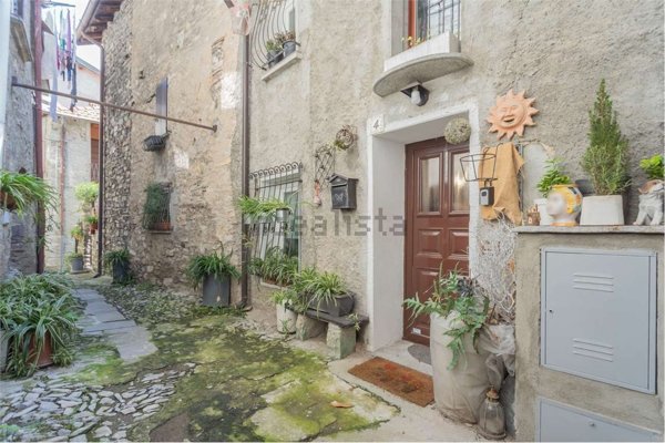 appartamento in vendita a Carate Urio