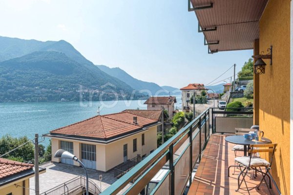 appartamento in vendita a Carate Urio