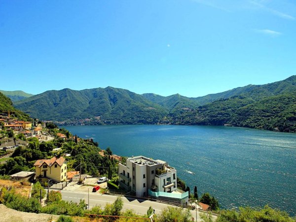 casa indipendente in vendita a Carate Urio in zona Pangino