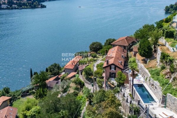 casa indipendente in vendita a Carate Urio in zona Pangino