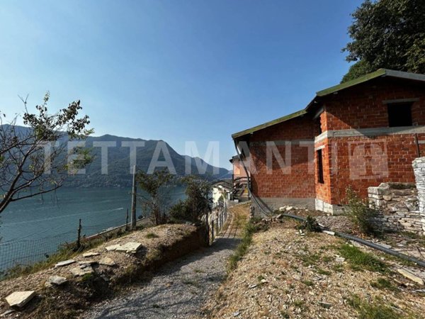 casa indipendente in vendita a Carate Urio in zona Pangino