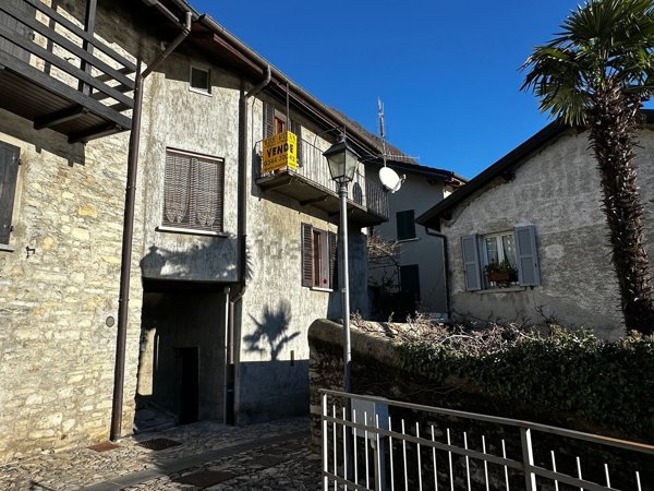 casa indipendente in vendita a Carate Urio in zona Pangino