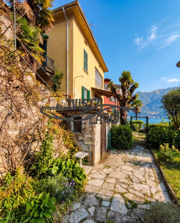 casa indipendente in vendita a Carate Urio in zona Pangino
