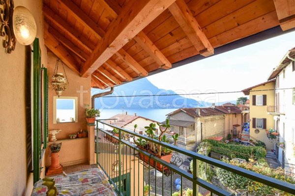 casa indipendente in vendita a Carate Urio in zona Pangino