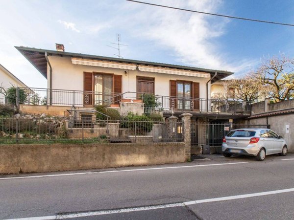 casa indipendente in vendita a Carbonate