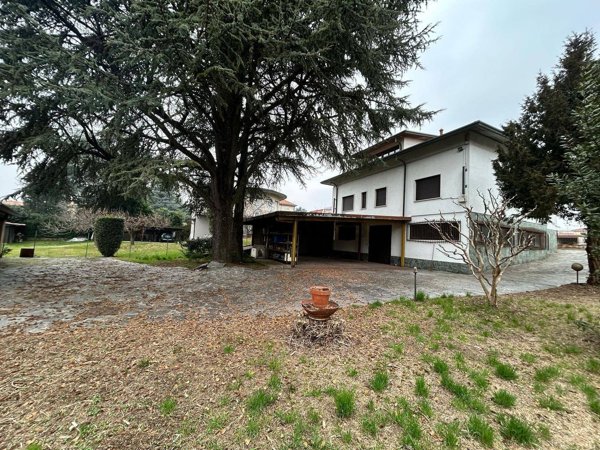casa indipendente in vendita a Carbonate