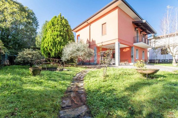 casa indipendente in vendita a Carbonate