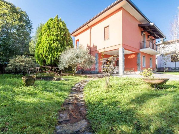 casa indipendente in vendita a Carbonate