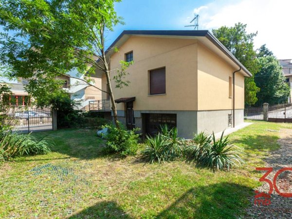 casa indipendente in vendita a Carbonate