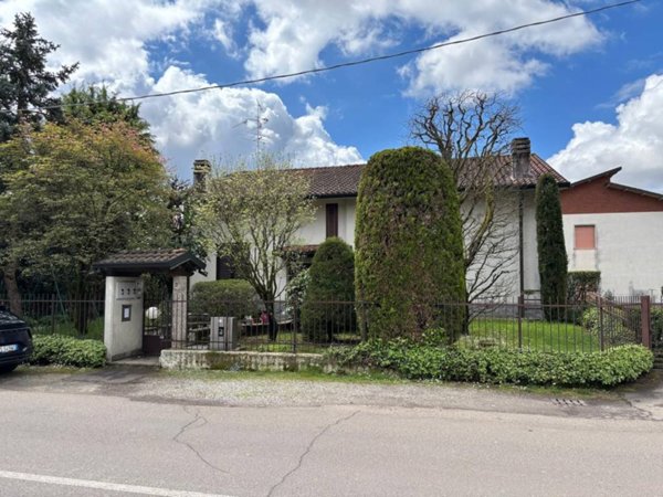 casa indipendente in vendita a Carbonate