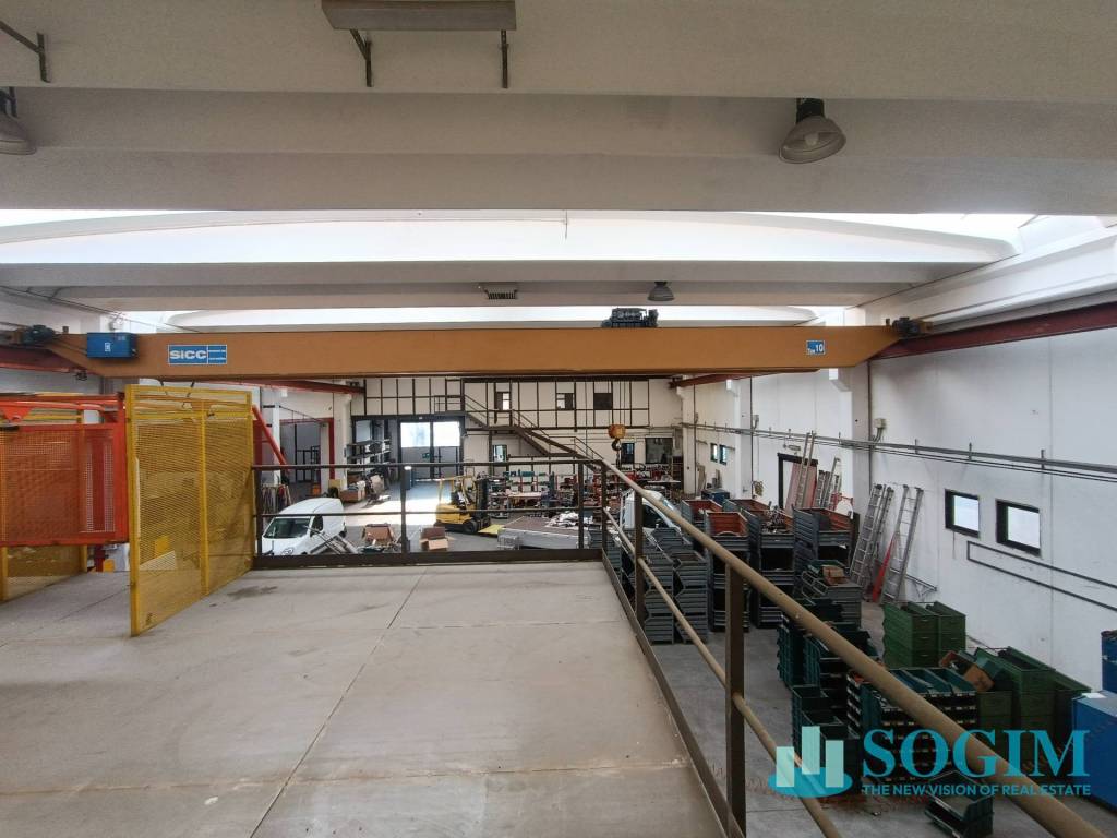 locale commerciale in vendita a Carbonate