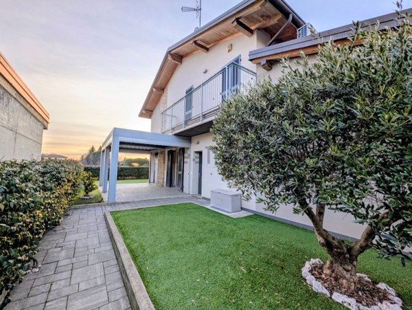 casa indipendente in vendita a Carbonate