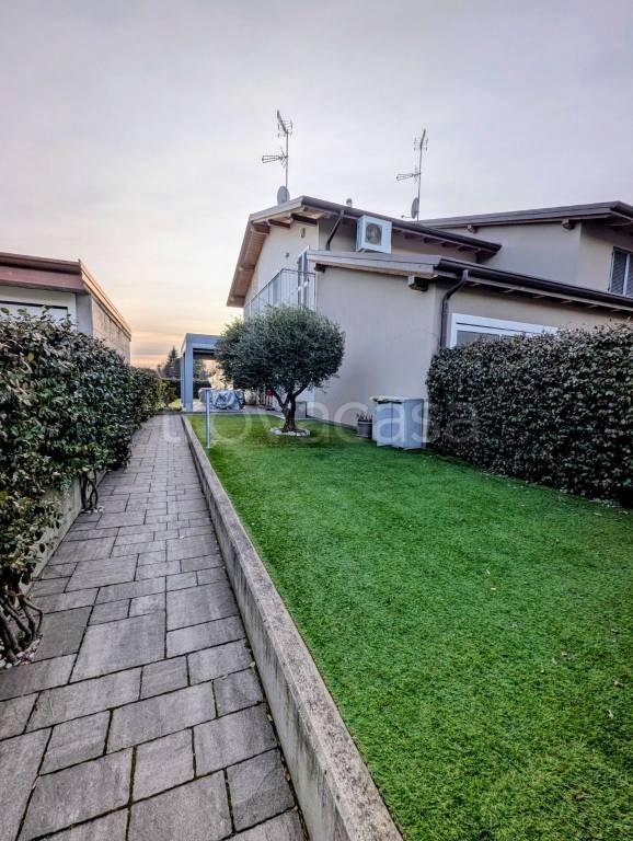 casa indipendente in vendita a Carbonate