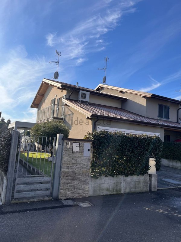 casa indipendente in vendita a Carbonate