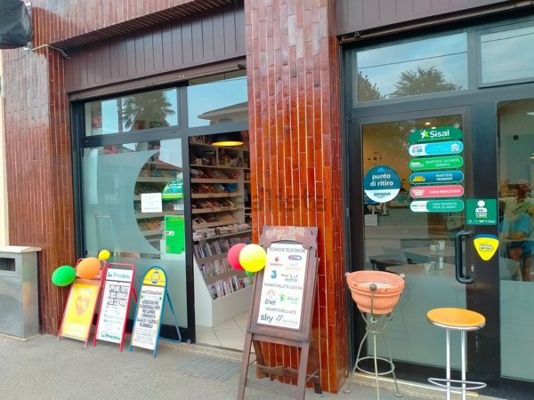 negozio in vendita a Carbonate