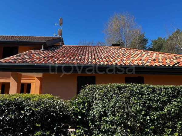 casa indipendente in vendita a Carbonate in zona La Pinetina