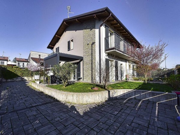 casa indipendente in vendita a Carbonate