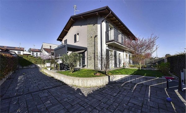 casa indipendente in vendita a Carbonate