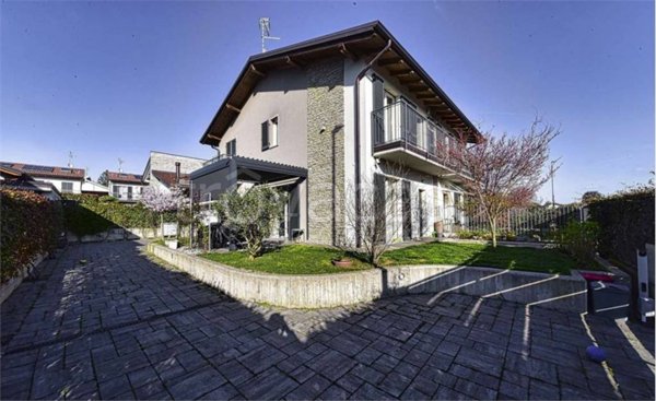 casa indipendente in vendita a Carbonate