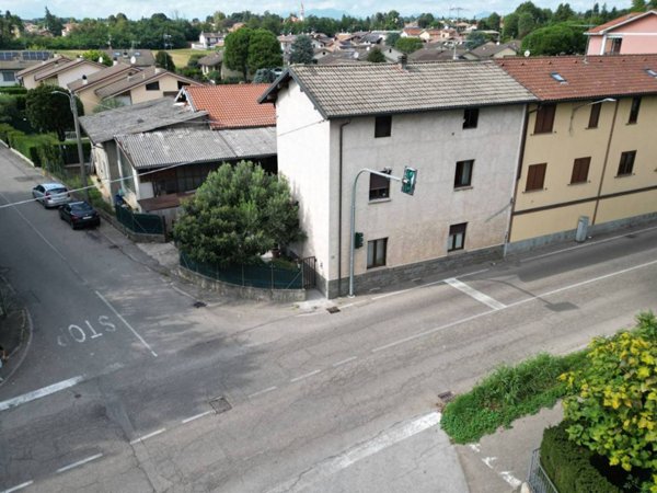 casa indipendente in vendita a Carbonate