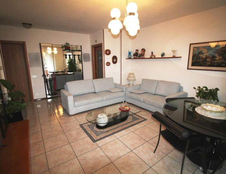 appartamento in vendita a Carimate in zona Montesolaro