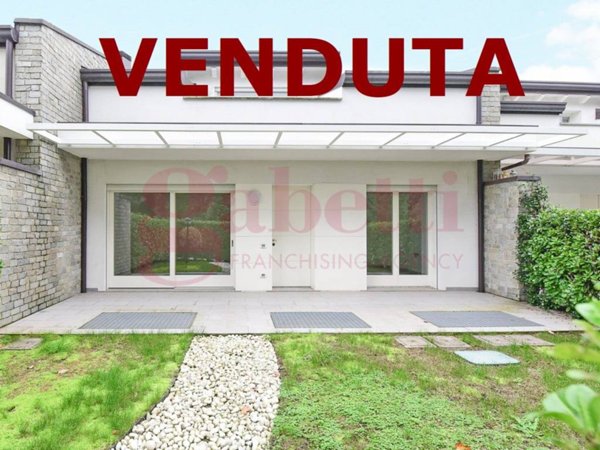 casa indipendente in vendita a Carimate