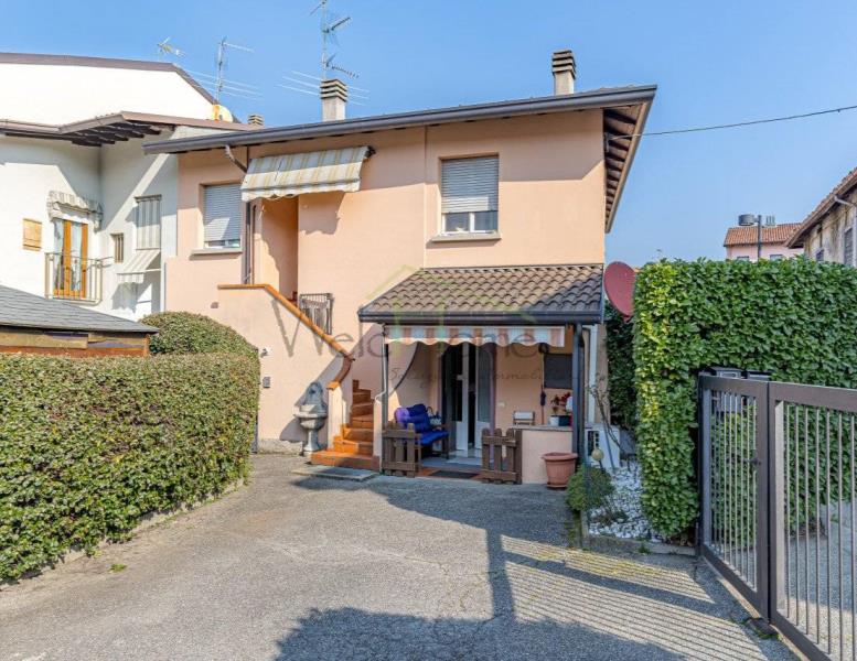 appartamento in vendita a Carimate in zona Montesolaro