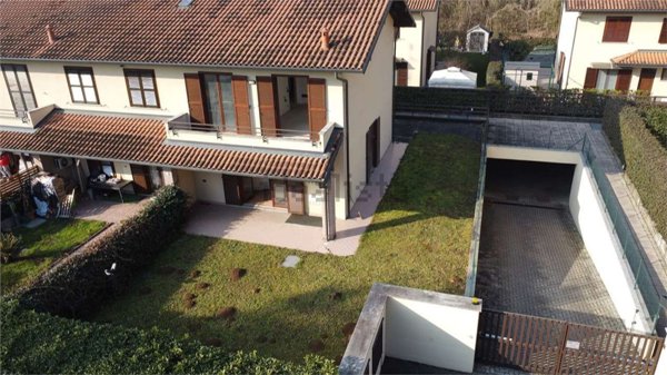 casa indipendente in vendita a Carimate