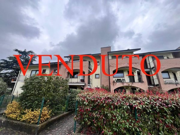appartamento in vendita a Carimate in zona Stazione di Carimate