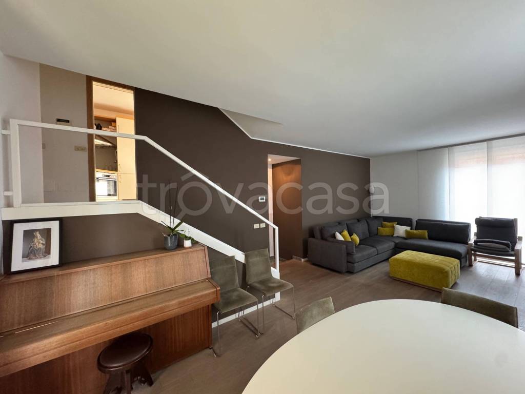 casa indipendente in vendita a Carimate in zona Montesolaro