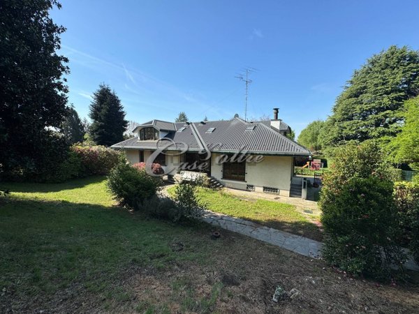 casa indipendente in vendita a Carimate
