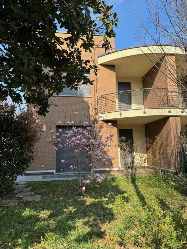 casa indipendente in vendita a Carimate in zona Montesolaro