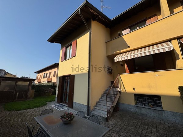 casa indipendente in vendita a Carimate in zona Montesolaro
