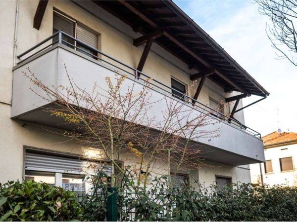 appartamento in vendita a Carimate in zona Montesolaro