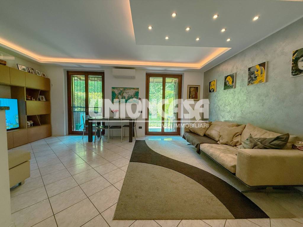 casa indipendente in vendita a Carimate