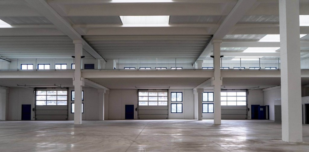 locale commerciale in vendita a Carimate