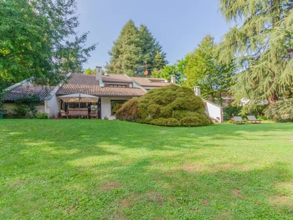 casa indipendente in vendita a Carimate