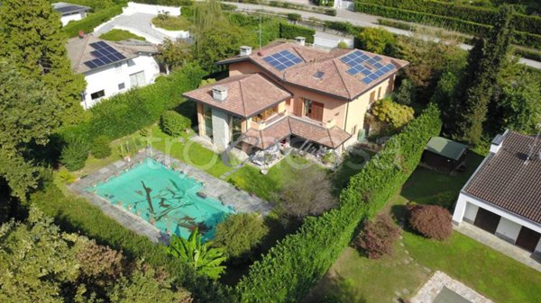 casa indipendente in vendita a Carimate