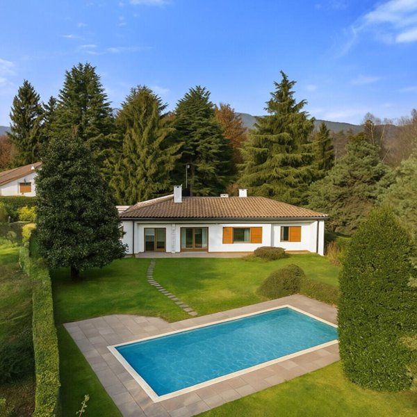 casa indipendente in vendita a Carimate