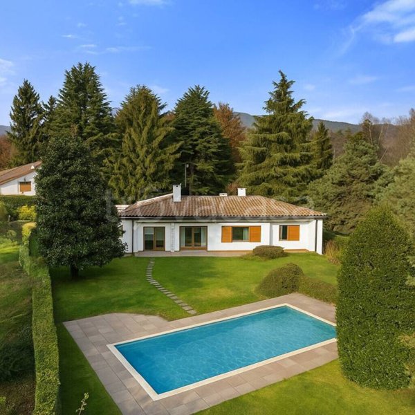 casa indipendente in vendita a Carimate