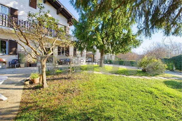 casa indipendente in vendita a Carimate in zona Cascina Valle