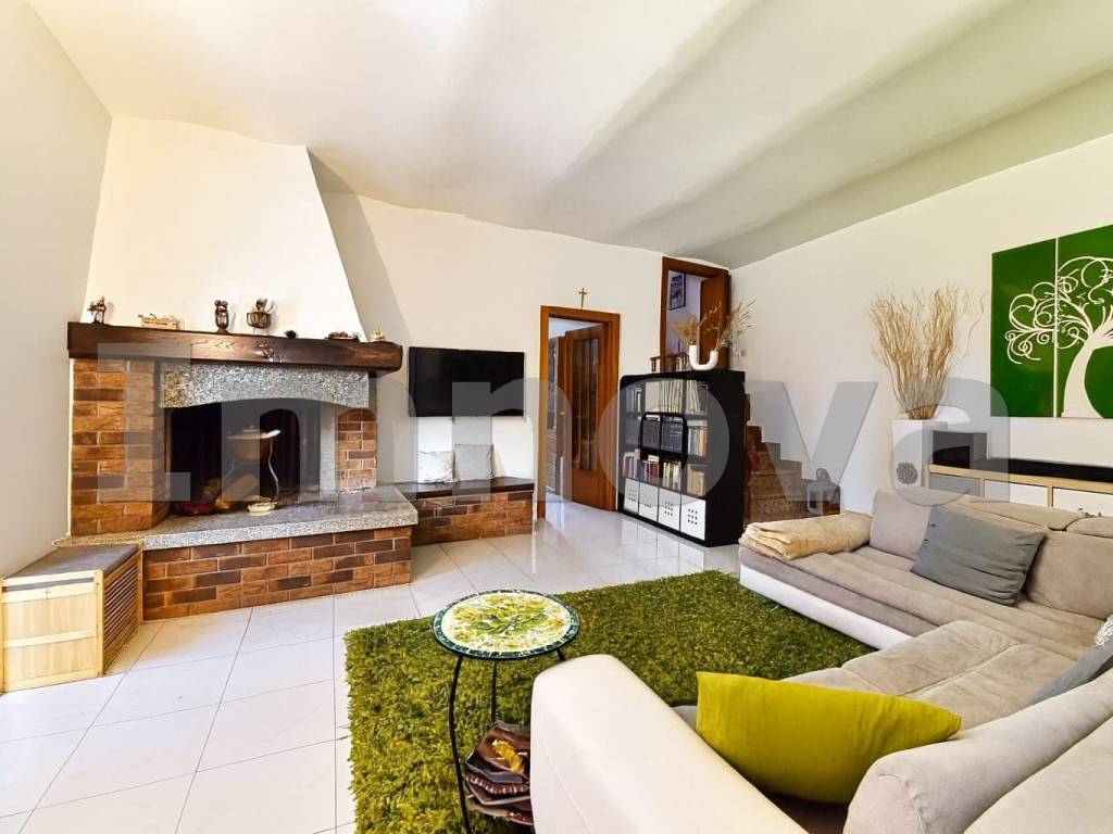 casa indipendente in vendita a Carimate in zona Cascina Valle