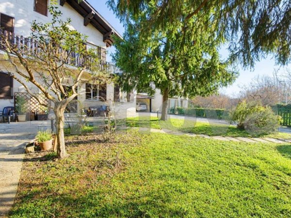 casa indipendente in vendita a Carimate in zona Cascina Valle