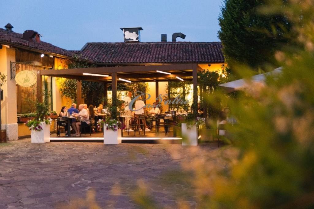 locale commerciale in vendita a Carimate