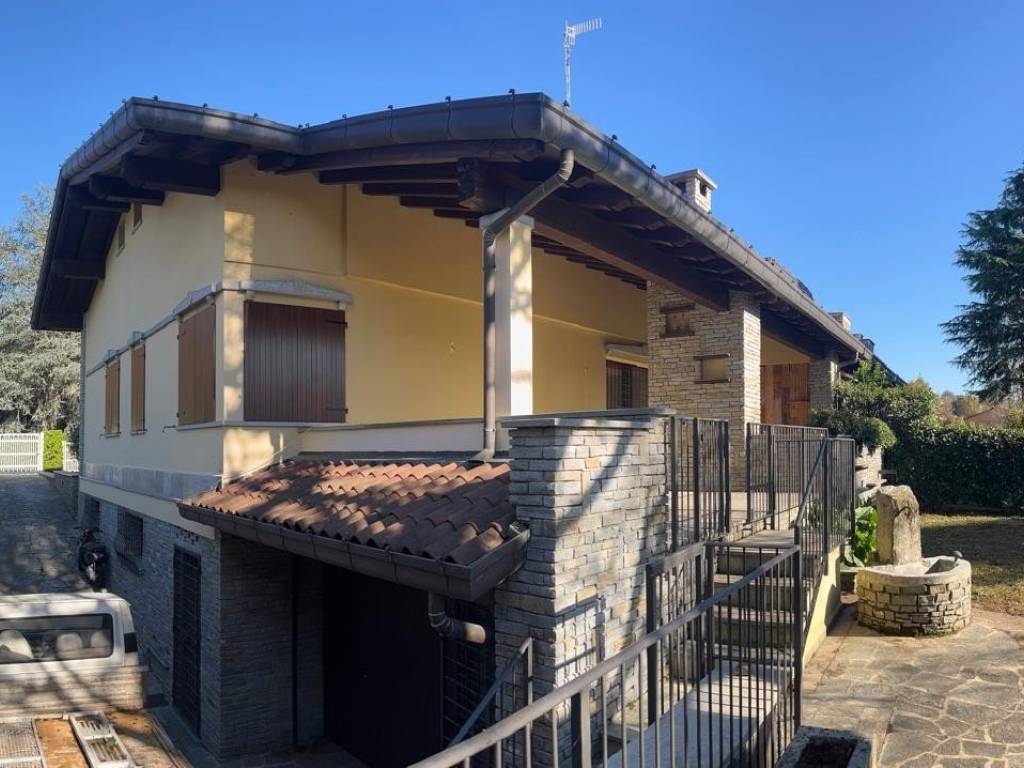 casa indipendente in vendita a Carimate